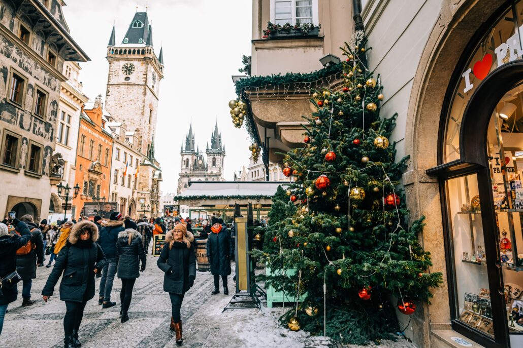 Praag in de winter met een kerstboom